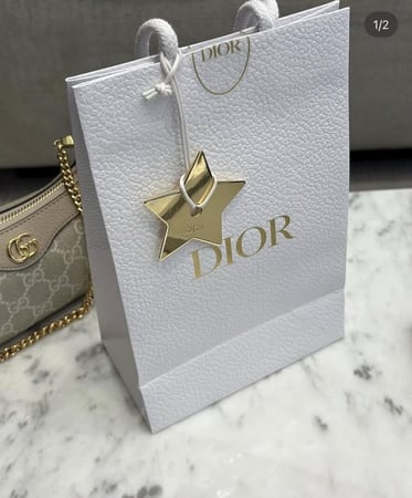 ميداليه Dior الاصليه