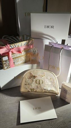 باكج DiOR الأصلي شنطه وعطر