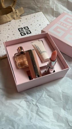 Givenchy box pink
