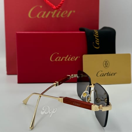 نظارة كارتيR خشبي الأصدار الاول عدسة سوداء