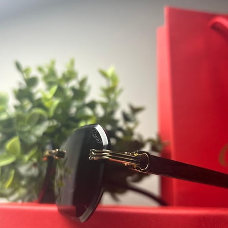 نظارة كارتيR خشبي بعدسة سوداء