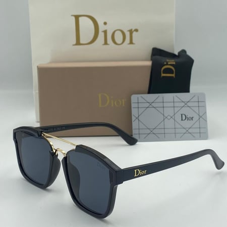 نظارة ديور أسود كامل بشعار ذهبي