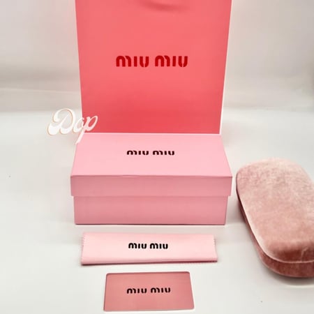 نظارة ميو ميو أسود ذهبي بعدسات مربعة