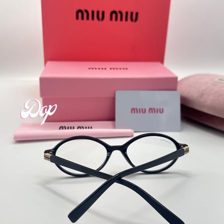 نظارة ميو ميو بإطار أسود وعدسات مستديرة شفافه