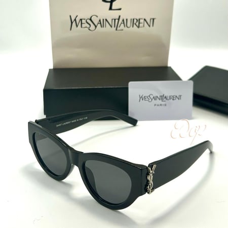 نظارة سان لوران أسود كامل بشعار فضي