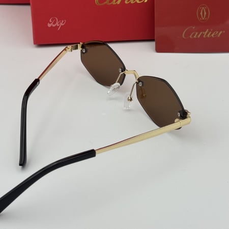 نظارة كارتير معّين بدون اطار عدسة بُنية