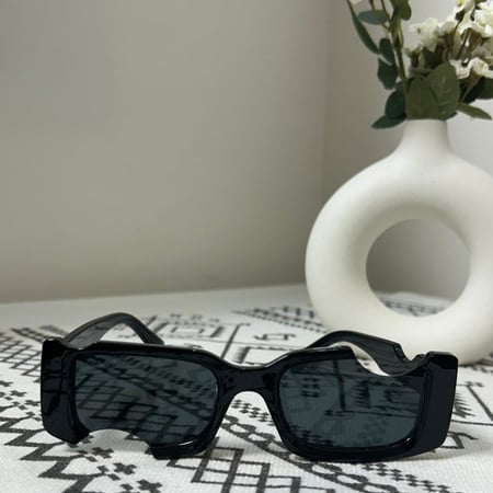 نظارة اوف وايت المكسورة اسود