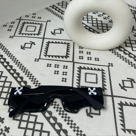 نظارة اوف وايت المكسورة اسود