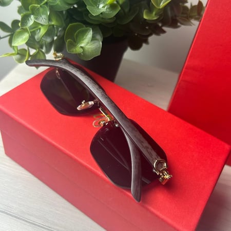 نظارة كارتيR خشبي بعدسة سوداء