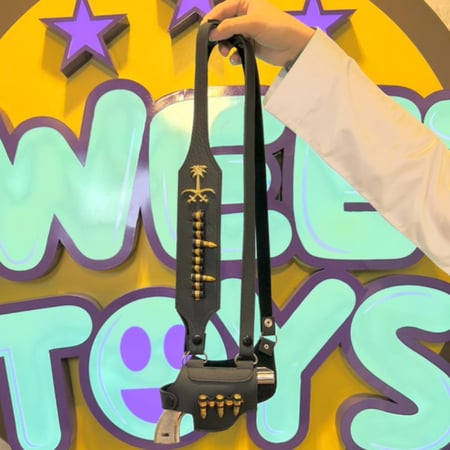 حمل محزم مسدس نص سيفين و نخلة