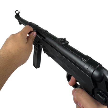 مسدس خرز بشكل رشاش مزود بخزان وسعة تخزين كبيرة