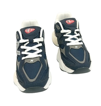 حذاء رياضي صناعة فيتنامي