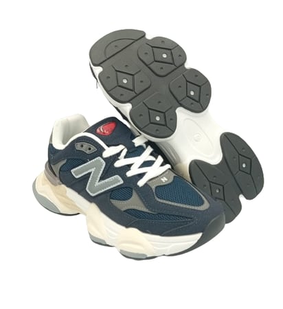 حذاء رياضي صناعة فيتنامي