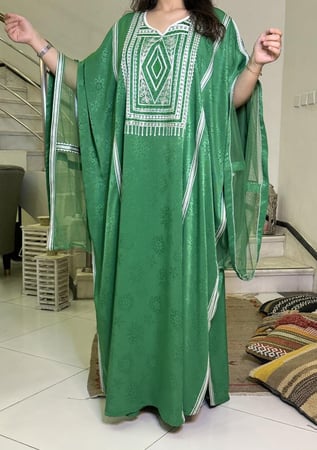 ثوب النشل النجدي لليوم الوطني من الحرير الحاكار  مطرز بالتطريز الجنوبي