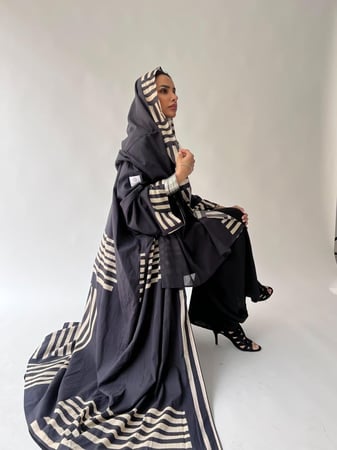 Tranquil Line Abaya beige - SS70
