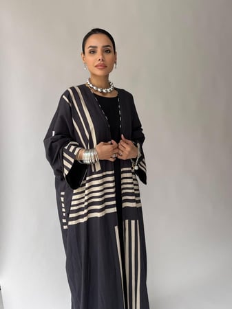 Tranquil Line Abaya beige - SS70