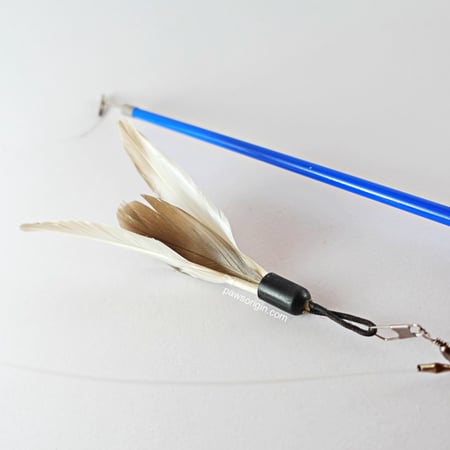 ريش طبيعي لألعاب القطط