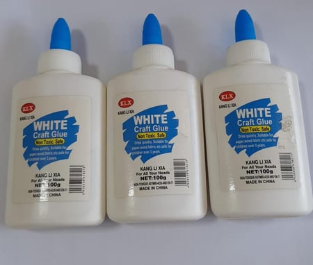 غراء  سائل أبيض صغير