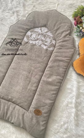 سجادة المحراب المميزة بتطريز فاخر