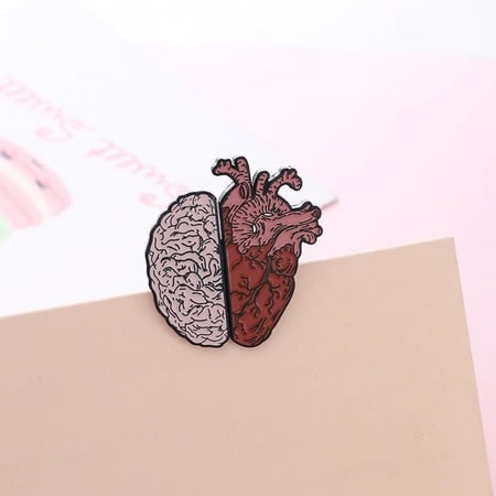 دبوس قلب و دماغ