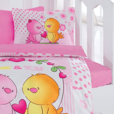 مفرش اطفال بنات لون وردي مزين بعصافير