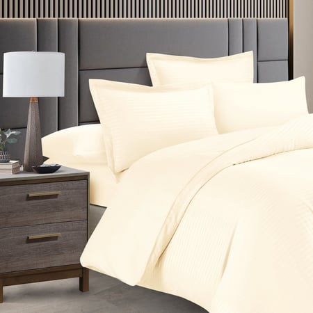 مفرش مقلم نفر فندقي فاخر 4 قطع كريمي