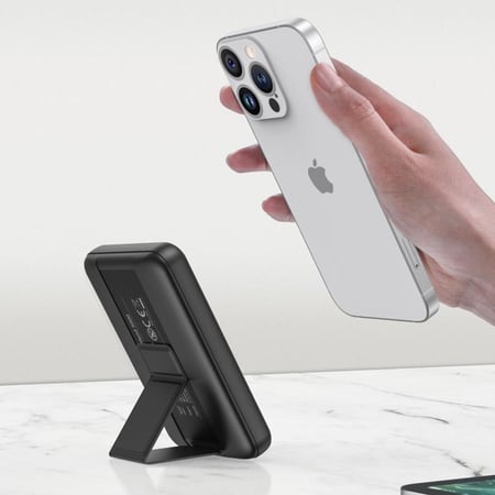 باور بانك و شاحن متنقل مغناطيسي ليفوري بسعة 5000 ملي امبير للآيفون وبمنفذ بي دي 20 واط - أسود