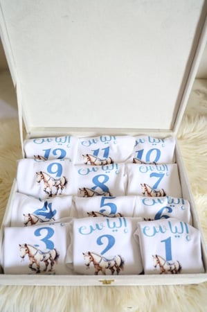 طقم هدية مواليد بالاشهر