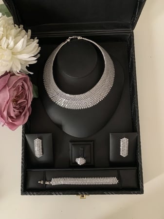 طقم اكسسوار يبرق و يرعد