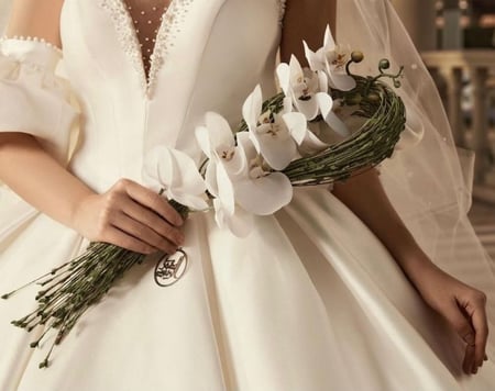 مسكات عروس بشكل غريب