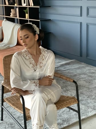 بجامة عروس - ابيض دانتيل