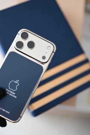 ايفون 17 مطلى ذهب كامل باى تصميم من اختيارك - جديد