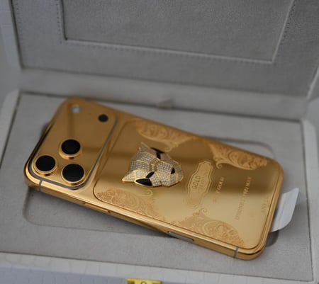 ايفون 17 مطلى ذهب كامل باى تصميم من اختيارك - جديد