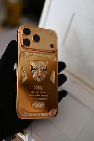 ايفون 17 مطلى ذهب كامل باى تصميم من اختيارك - جديد