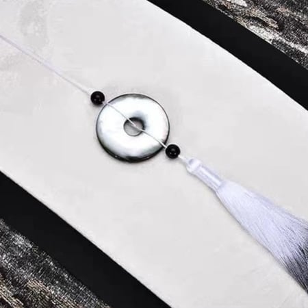 كوشن اسود وبني متموج باكسسوار منتصف