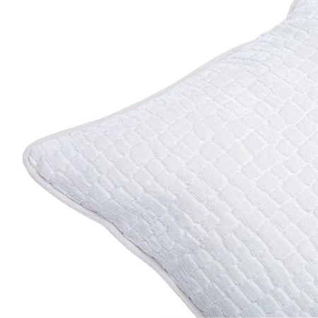 كوشن مزخرف ابيض