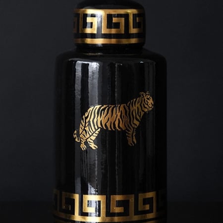 مزهرية رسومات نمر مرسومة يدوياً