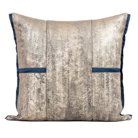 كوشن ذهبي مخملي بتزين أزرق