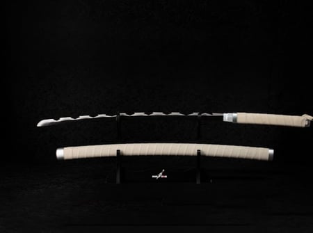 سيف اينوسكي من قاتل الشياطين