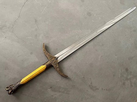 عن سيف سام تارلي Heartsbane