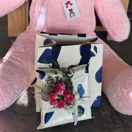 تشوكلت هنوفيرين مكعبات كراميل مع ورد