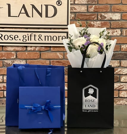 تشوكلت هنوفيرين مع باقة ورد