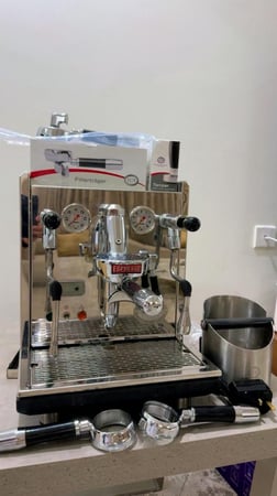 سينكرونيكا مستعملة شبه جديدة ECM Synchronika