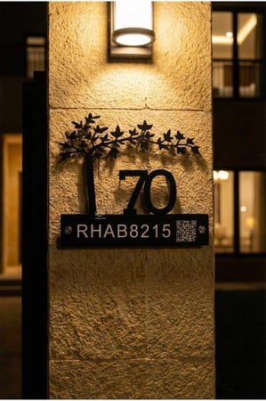 لوحة عنوان للفيلا مودرن بتصميم شجرة