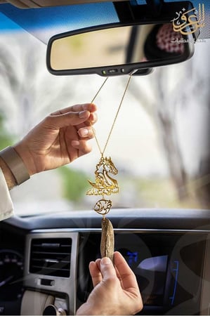 تعليقة سيارة استوداعية مع كسرة عود بالاسم - اكسسوارت سيارة