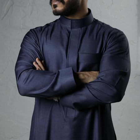 أفضل ثوب رجالي كحلي مع تطريز أنيق