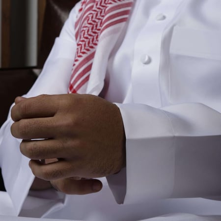 تفاصيل أكمام ثوب رجالي بخامة سميراميس