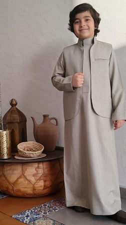 ثوب اطفال لون زيتي فاتح