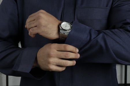 قماش فاخر كحلي لتصميم ثياب رجالية أنيقة