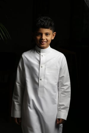 ثوب أولاد قماش خفيف يمنح راحة وأناقة